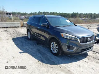2017 Kia Sorento LX V6 with VIN 5XYPG4A55HG225693, listed as a IAAI auction lot 41790727 with 116,451 mi miles. Bid and sale history available at carsss.com. Image 1.