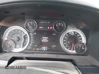 2013 Ram 2500 Laramie z VIN 3C6UR5FL0DG516938, wystawiony jako IAAI lot #39916278 z przebiegiem 198 845 mil mil oraz . Historia ofert i sprzedaży dostępna na DreamBid. Obrazek 7.