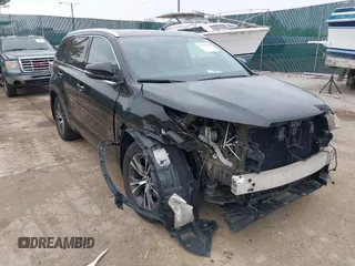 2016 Toyota Highlander XLE z VIN 5TDJKRFH8GS326457, wystawiony jako IAAI lot #42151726 z przebiegiem 133 719 mil mil oraz . Historia ofert i sprzedaży dostępna na DreamBid. Obrazek 1.