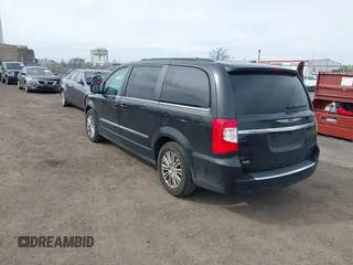 2014 Chrysler Town & Country Touring-L with VIN 2C4RC1CG2ER214952, listed as a IAAI auction lot 42083166 with 188,494 mi miles. Bid and sale history available at carsss.com. Image 3.