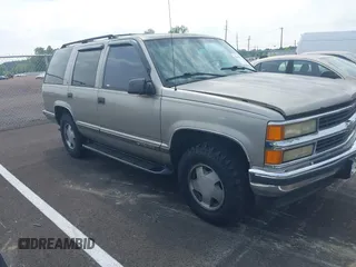 1998 Chevrolet Tahoe z VIN 1GNEK13R4WJ346157, wystawiony jako IAAI lot #42421967 z przebiegiem 198 140 mil mil oraz . Historia ofert i sprzedaży dostępna na DreamBid. Obrazek 1.