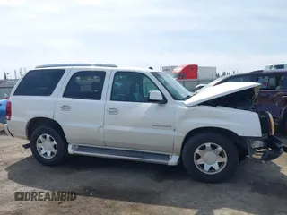 2005 Cadillac Escalade z VIN 1GYEC63N25R200026, wystawiony jako IAAI lot #41761210 z przebiegiem 226 747 mil mil oraz . Historia ofert i sprzedaży dostępna na DreamBid. Obrazek 14.