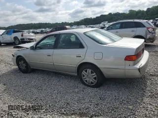 2001 Toyota Camry CE z VIN 4T1BG22K91U053266, wystawiony jako Copart lot #56991785 z przebiegiem 130 502 mil mil oraz Szkody całkowita. Historia ofert i sprzedaży dostępna na DreamBid. Obrazek 2.