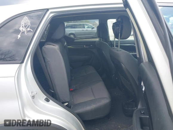 2013 Kia Sorento LX with VIN 5XYKTCA60DG372961, listed as a IAAI auction lot 42061693 with 181,034 mi miles. Bid and sale history available at carsss.com. Image 8.