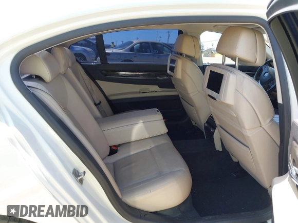 2012 BMW 7 Series 750Li z VIN WBAKB8C52CC963233, wystawiony jako IAAI lot #42332082 z przebiegiem 150 319 mil mil oraz . Historia ofert i sprzedaży dostępna na DreamBid. Obrazek 8.