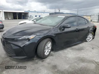 2025 Toyota Camry LE z VIN 4T1DAACK5SU577096, wystawiony jako Copart lot #54619415 z przebiegiem 2 872 mil mil oraz Szkoda całkowita • Salvage title. Historia ofert i sprzedaży dostępna na DreamBid. Obrazek 1.