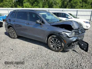 2024 Volkswagen Tiguan S z VIN 3VVRB7AX8RM069620, wystawiony jako Copart lot #56954215 z przebiegiem 22 079 mil mil oraz Szkoda całkowita • Salvage title. Historia ofert i sprzedaży dostępna na DreamBid. Obrazek 4.
