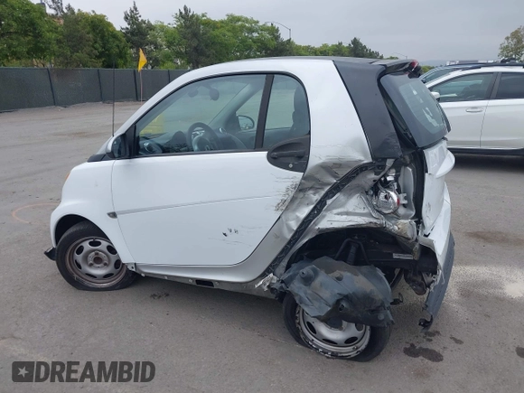 2013 Smart fortwo Pure with VIN WMEEJ3BA5DK625404, listed as a IAAI auction lot 42368884 with Not provided miles and . Bid and sale history available at DreamBid. Image 14.