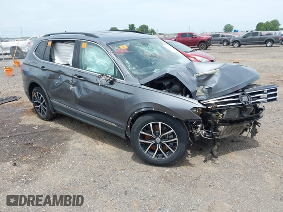 2021 Volkswagen Tiguan SE z VIN 3VV3B7AX8MM159316, wystawiony jako IAAI lot #42525546 z przebiegiem 70 141 mil mil oraz . Historia ofert i sprzedaży dostępna na DreamBid. Obrazek 1.