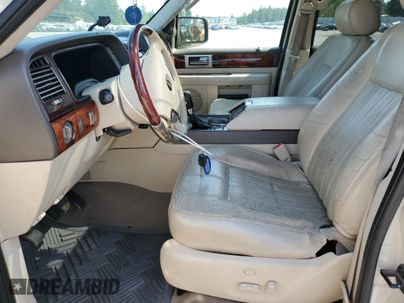 2004 Lincoln Navigator Luxury z VIN 5LMFU28R14LJ44019, wystawiony jako Copart lot #59219265 z przebiegiem 214 150 mil mil oraz Czysty tytuł • Clean title. Historia ofert i sprzedaży dostępna na DreamBid. Obrazek 7.