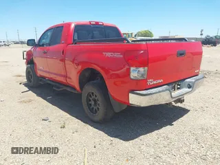 2008 Toyota Tundra z VIN 5TFBV54128X080074, wystawiony jako IAAI lot #42227681 z przebiegiem 176 042 mil mil oraz . Historia ofert i sprzedaży dostępna na DreamBid. Obrazek 3.