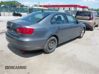2012 Volkswagen Jetta SE z VIN 3VWDP7AJ4CM323219, wystawiony jako IAAI lot #42290353 z przebiegiem 313 663 mil mil oraz . Historia ofert i sprzedaży dostępna na DreamBid. Obrazek 4.