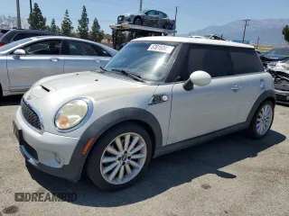2010 MINI Hardtop S с VIN WMWMF7C5XATZ70838, выставлен на аукционе Copart как лот 57819345 с пробегом 98 995 миль миль и Чистый • Clean title. История ставок и продаж доступна на DreamBid. Изображение 1.
