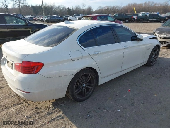 2015 BMW 5 Series 528i xDrive with VIN WBA5A7C54FD622666, listed as a IAAI auction lot 41351536 with 152,383 mi miles. Bid and sale history available at carsss.com. Image 4.