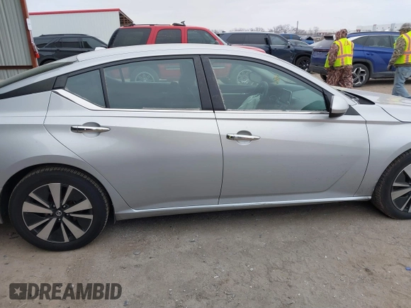 2022 Nissan Altima 2.5 SV with VIN 1N4BL4DV8NN384221, listed as a IAAI auction lot 41605869 with 67,177 mi miles. Bid and sale history available at carsss.com. Image 13.