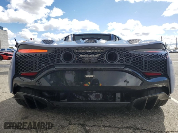 2025 McLaren Artura z VIN SBM16BEA4SW002969, wystawiony jako Copart lot #48354735 z przebiegiem 882 mil mil oraz Szkody całkowita. Historia ofert i sprzedaży dostępna na DreamBid. Obrazek 6.