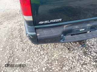 2003 Chevrolet Blazer LS z VIN 1GNDT13X93K177170, wystawiony jako IAAI lot #41839837 z przebiegiem 148 555 mil mil oraz . Historia ofert i sprzedaży dostępna na DreamBid. Obrazek 15.
