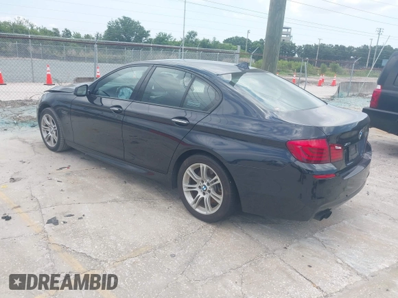 2013 BMW 5 Series 528i xDrive z VIN WBAXH5C57DD111765, wystawiony jako IAAI lot #42293035 z przebiegiem 118 786 mil mil oraz . Historia ofert i sprzedaży dostępna na DreamBid. Obrazek 3.