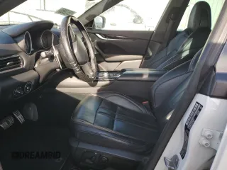 2018 Maserati Levante S GranSport z VIN ZN661YUS0JX269737, wystawiony jako Copart lot #82872953 z przebiegiem 98 866 mil mil oraz Szkoda całkowita • Salvage title. Historia ofert i sprzedaży dostępna na DreamBid. Obrazek 7.