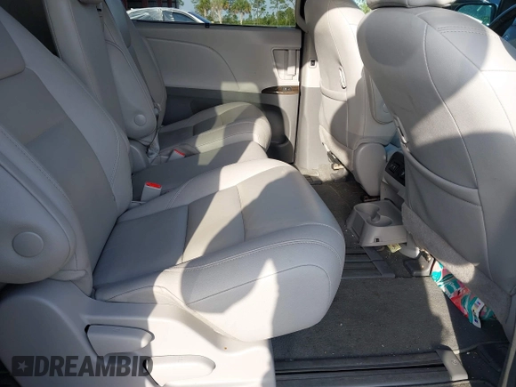 2020 Toyota Sienna XLE Auto Access Seat z VIN 5TDYZ3DC4LS071928, wystawiony jako IAAI lot #41699404 z przebiegiem 82 065 mil mil oraz . Historia ofert i sprzedaży dostępna na DreamBid. Obrazek 8.