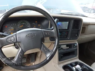 2005 Chevrolet Tahoe Z71 with VIN 1GNEK13Z95R255918, listed as a IAAI auction lot 42033067 with 236,936 mi miles. Bid and sale history available at carsss.com. Image 12.