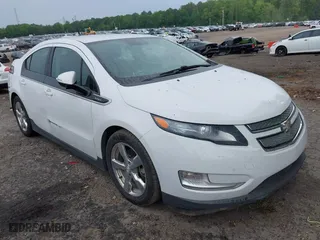 2013 Chevrolet Volt with VIN 1G1RA6E46DU132111, listed as a IAAI auction lot 42116096 with 184,345 mi miles. Bid and sale history available at carsss.com. Image 1.