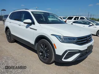 2024 Volkswagen Tiguan SE with VIN 3VV2B7AX9RM123637, listed as a IAAI auction lot 42446754 with 20,573 mi miles and . Bid and sale history available at DreamBid. Image 1.