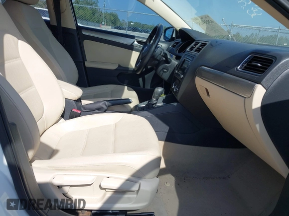 2015 Volkswagen Jetta SE с VIN 3VWD17AJXFM327152, выставлен на аукционе IAAI как лот 42055458 с пробегом 69 412 миль миль и . История ставок и продаж доступна на DreamBid. Изображение 5.