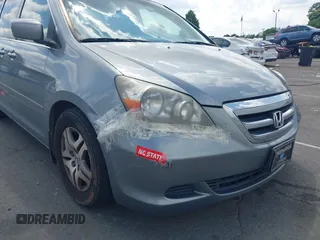 2005 Honda Odyssey EX-L z VIN 5FNRL38765B103871, wystawiony jako IAAI lot #42182984 z przebiegiem 203 555 mil mil oraz . Historia ofert i sprzedaży dostępna na DreamBid. Obrazek 6.