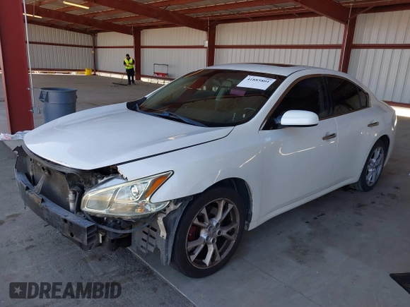 2014 Nissan Maxima SV z VIN 1N4AA5AP5EC482907, wystawiony jako IAAI lot #41885801 z przebiegiem 186 364 mil mil oraz . Historia ofert i sprzedaży dostępna na DreamBid. Obrazek 2.