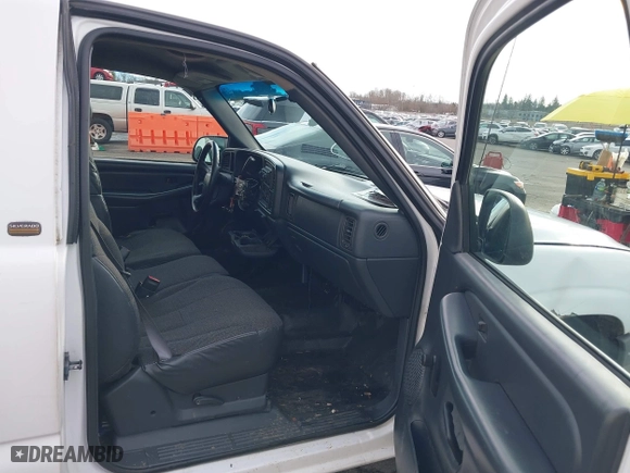 2000 Chevrolet Silverado 1500 with VIN 1GCEC14W9YE262857, listed as a IAAI auction lot 41277426 with 1 mi miles. Bid and sale history available at carsss.com. Image 5.