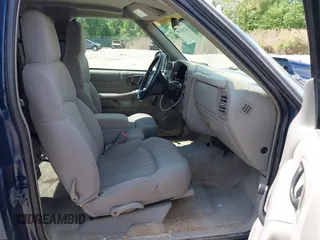 2003 Chevrolet S-10 LS with VIN 1GCCS19X038131836, listed as a IAAI auction lot 42181268 with 123,217 mi miles and . Bid and sale history available at DreamBid. Image 5.