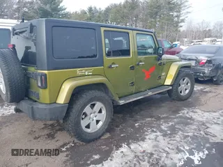 2007 Jeep Wrangler Unlimited Sahara z VIN 1J4GA59137L147257, wystawiony jako IAAI lot #41565673 z przebiegiem 187 982 mil mil oraz . Historia ofert i sprzedaży dostępna na DreamBid. Obrazek 4.