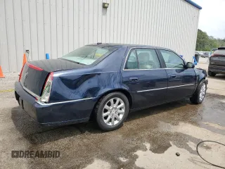 2008 Cadillac DTS 1SC z VIN 1G6KD57Y88U174251, wystawiony jako Copart lot #53309195 z przebiegiem 71 103 mil mil oraz Szkody całkowita. Historia ofert i sprzedaży dostępna na DreamBid. Obrazek 3.