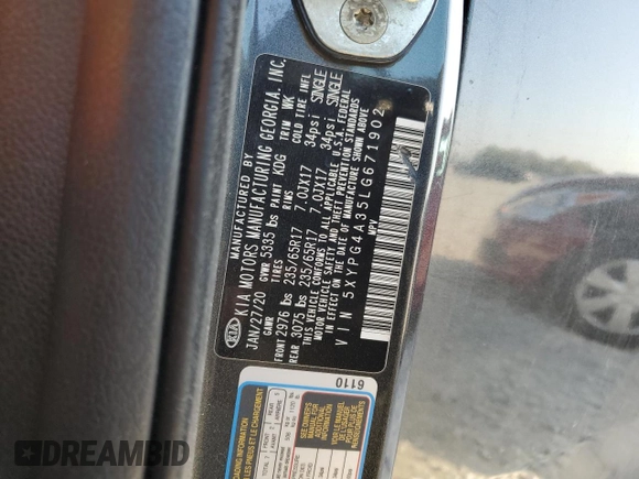 2020 Kia Sorento LX z VIN 5XYPG4A35LG671902, wystawiony jako Copart lot #49855845 z przebiegiem 94 537 mil mil oraz Czysty tytuł • Clean title. Historia ofert i sprzedaży dostępna na DreamBid. Obrazek 13.