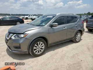 2020 Nissan Rogue SV z VIN KNMAT2MT9LP506742, wystawiony jako Copart lot #59101125 z przebiegiem 83 239 mil mil oraz Szkoda całkowita • Salvage title. Historia ofert i sprzedaży dostępna na DreamBid. Obrazek 1.