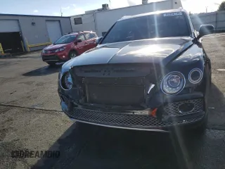 2018 Bentley Bentayga Signature z VIN SJAAC4ZV8JC019477, wystawiony jako Copart lot #80308144 z przebiegiem 59 575 mil mil oraz Szkody całkowita. Historia ofert i sprzedaży dostępna na DreamBid. Obrazek 5.