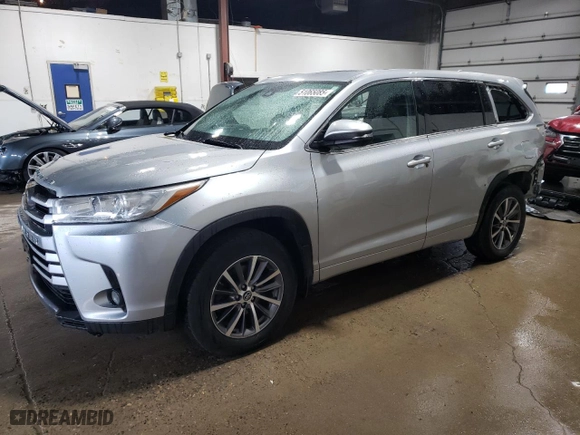 2017 Toyota Highlander XLE with VIN 5TDJZRFH7HS480171, listed as a Copart auction lot 51065085 with 107,334 mi miles and Salvage Title. Bid and sale history available at carsss.com. Image 1.