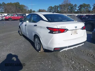 2020 Nissan Versa S z VIN 3N1CN8DV7LL860331, wystawiony jako IAAI lot #41259933 z przebiegiem 78 447 mil mil oraz . Historia ofert i sprzedaży dostępna na DreamBid. Obrazek 3.