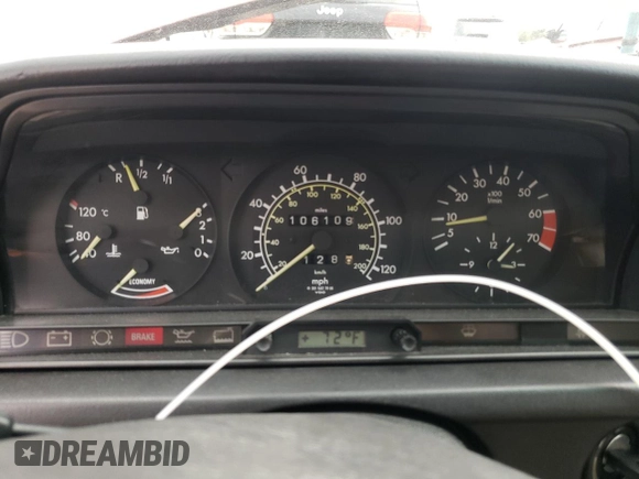1986 Mercedes-Benz 190 E z VIN WDBDA24D1GF156335, wystawiony jako Copart lot #50976435 z przebiegiem 106 109 mil mil oraz Czysty tytuł • Clean title. Historia ofert i sprzedaży dostępna na DreamBid. Obrazek 9.