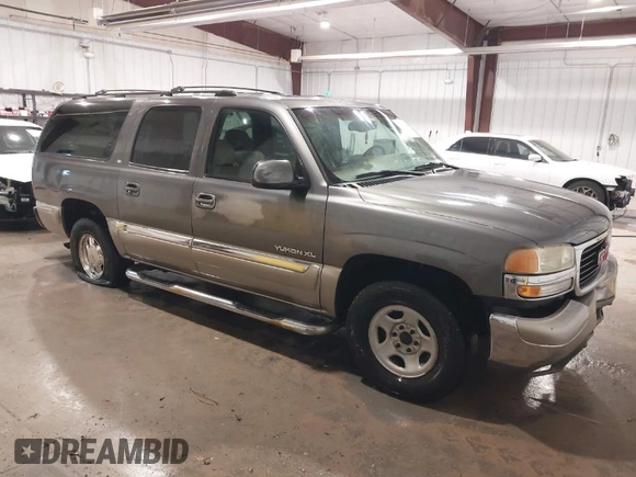 2000 GMC Yukon XL SLT with VIN 3GKFK16T7YG142515, listed as a IAAI auction lot 42044906 with 271,911 mi miles. Bid and sale history available at carsss.com. Image 1.