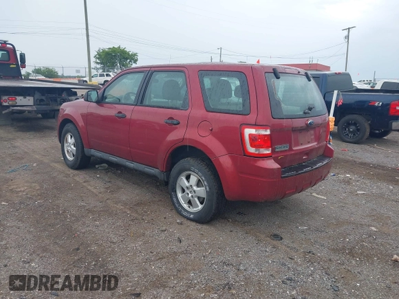 2012 Ford Escape XLS z VIN 1FMCU9C75CKB34585, wystawiony jako IAAI lot #42472033 z przebiegiem 184 695 mil mil oraz . Historia ofert i sprzedaży dostępna na DreamBid. Obrazek 3.