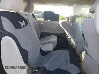 2018 Toyota Sienna LE Auto Access Seat с VIN 5TDKZ3DC8JS911678, выставлен на аукционе IAAI как лот 41136523 с пробегом 105 896 миль миль и . История ставок и продаж доступна на DreamBid. Изображение 8.