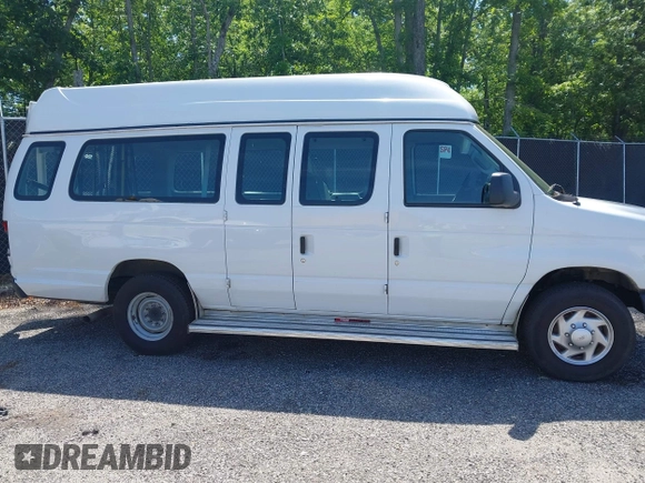 2014 Ford Econoline Passenger XL z VIN 1FBSS3BL5EDA36962, wystawiony jako IAAI lot #42144960 z przebiegiem 90 490 mil mil oraz . Historia ofert i sprzedaży dostępna na DreamBid. Obrazek 13.