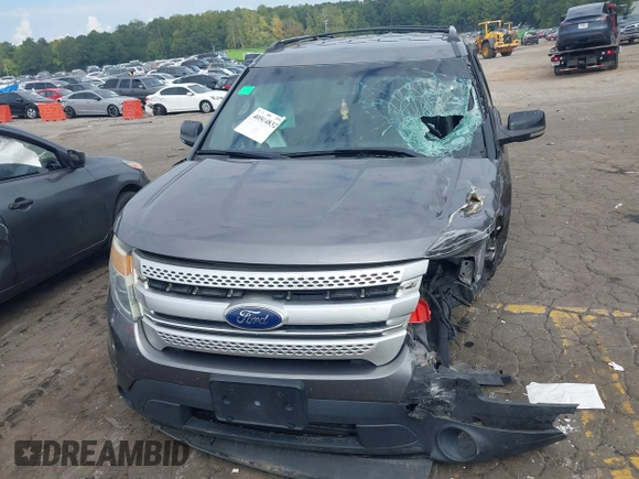 2011 Ford Explorer XLT with VIN 1FMHK8D84BGA33651, listed as a IAAI auction lot 40504832 with 174,066 mi miles and . Bid and sale history available at carsss.com. Image 12.