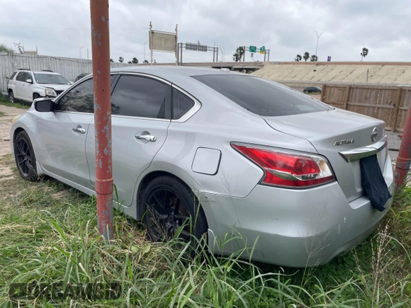 2015 Nissan Altima S with VIN 1N4AL3AP7FN348629, listed as a IAAI auction lot 41723798 with 283,642 mi miles and . Bid and sale history available at DreamBid. Image 3.