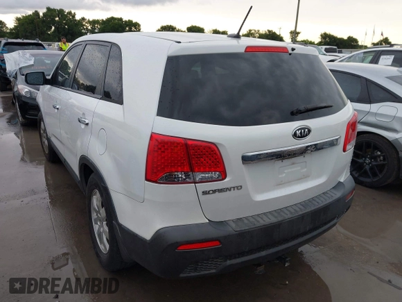 2012 Kia Sorento LX z VIN 5XYKTCA68CG268717, wystawiony jako IAAI lot #42373058 z przebiegiem 171 790 mil mil oraz . Historia ofert i sprzedaży dostępna na DreamBid. Obrazek 3.
