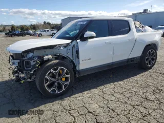 2022 Rivian R1T Launch Edition with VIN 7FCTGAAL7NN005563, listed as a Copart auction lot 47476365 with 39,805 mi miles and Salvage Title. Bid and sale history available at DreamBid. Image 1.