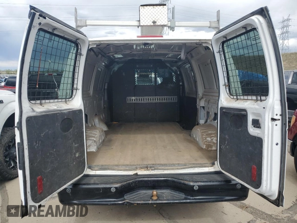 2012 Ford Econoline Cargo Super Duty Commercial z VIN 1FTSE3EL6CDA32009, wystawiony jako Copart lot #54269735 z przebiegiem 323 928 mil mil oraz Szkoda całkowita • Salvage title. Historia ofert i sprzedaży dostępna na DreamBid. Obrazek 10.