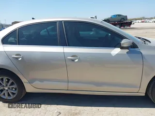 2013 Volkswagen Jetta SE z VIN 3VWDX7AJ4DM236406, wystawiony jako IAAI lot #41785884 z przebiegiem 136 762 mil mil oraz . Historia ofert i sprzedaży dostępna na DreamBid. Obrazek 13.